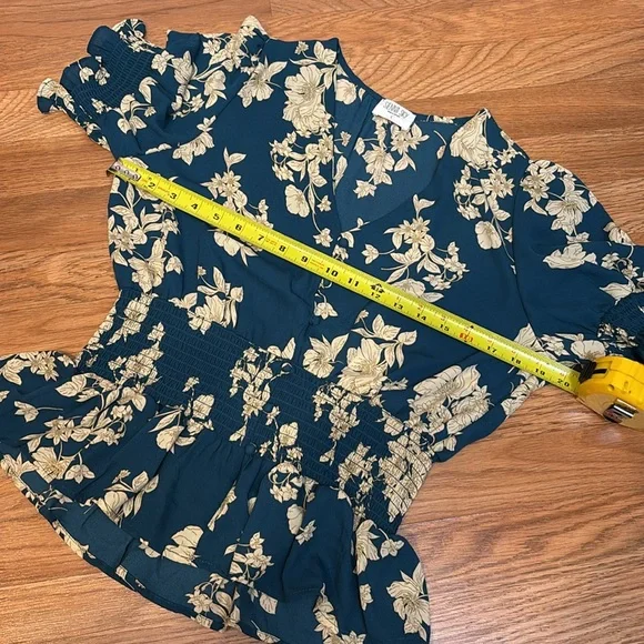 Sienna Sky dark and cream floral teal short flutter sleeve peplum blouse. Size L - Picture 17 of 17